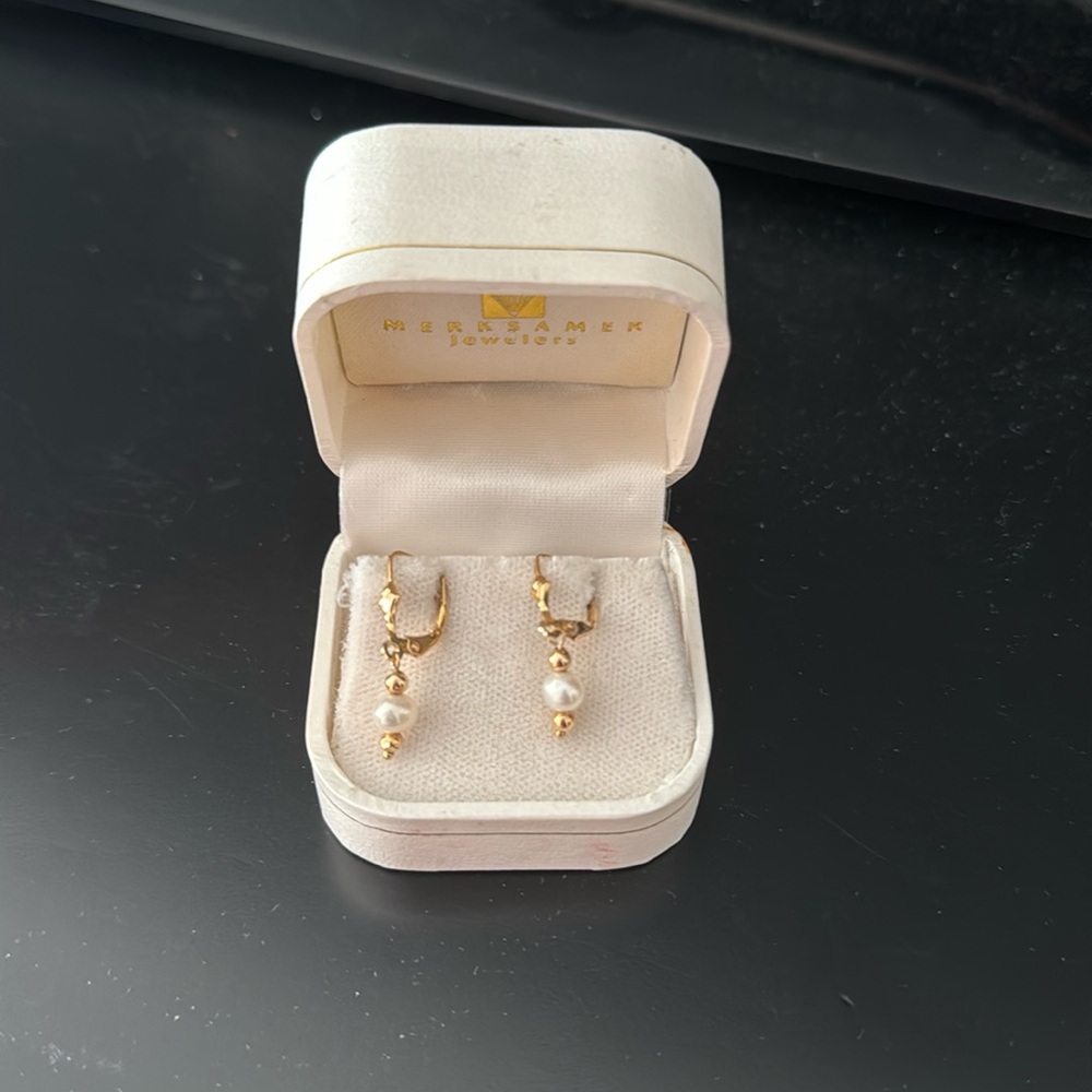 Pearl and 10k gold
Worn once